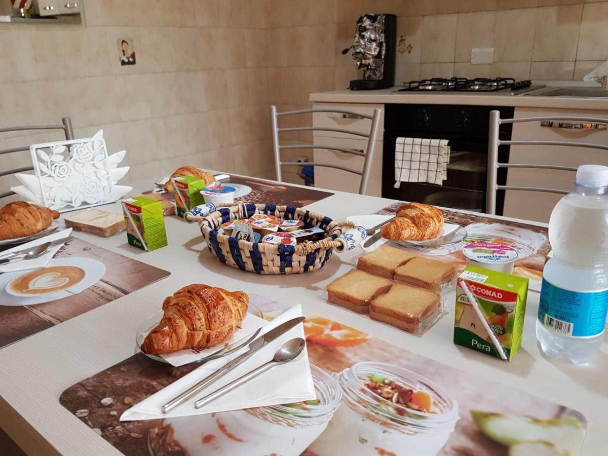 B&B A Casa Di Amici Caserta Buitenkant foto